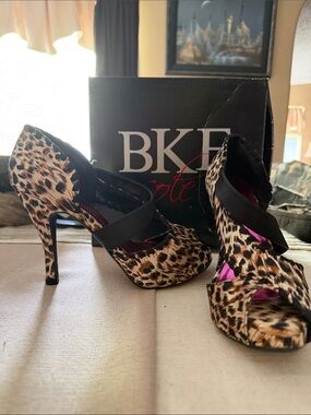 BKE Leopard Print Peep-Toe High Heels with Black Strap